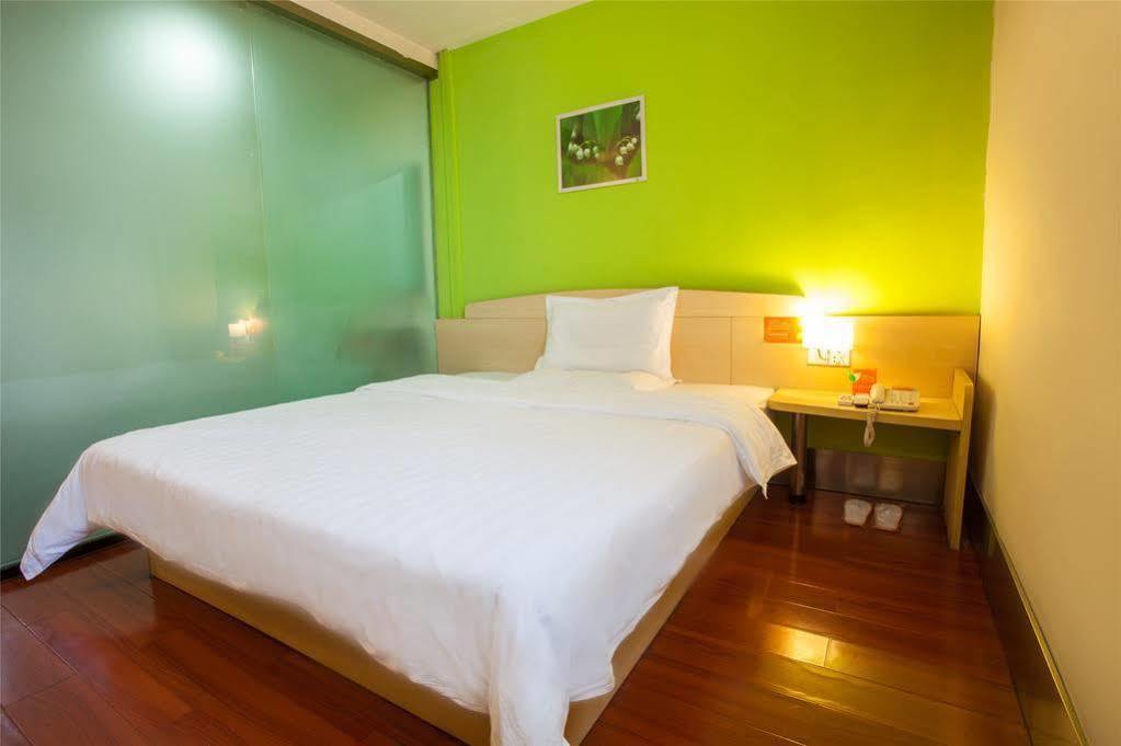 7 Days Inn Shanghai Xujiahui Caobao Road Subway Station Branch Xuhui Extérieur photo